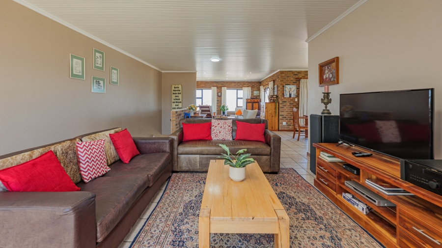 4 Bedroom Property for Sale in Struisbaai Western Cape